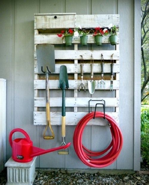Range outils de jardin et organisation du garage 